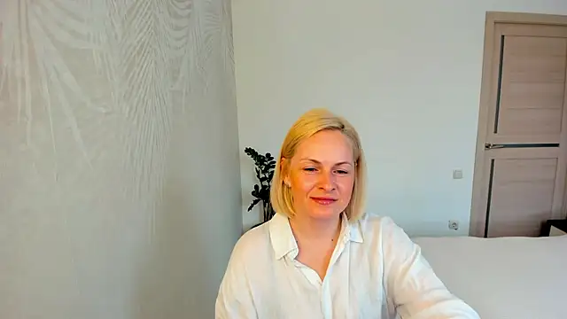 Alicee Gracee online show from April 22, 8:33 am