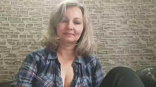Snapshot of EdithManning chatting on October 20, 5:32 am EdithManning online show from October 20, 5:32 am