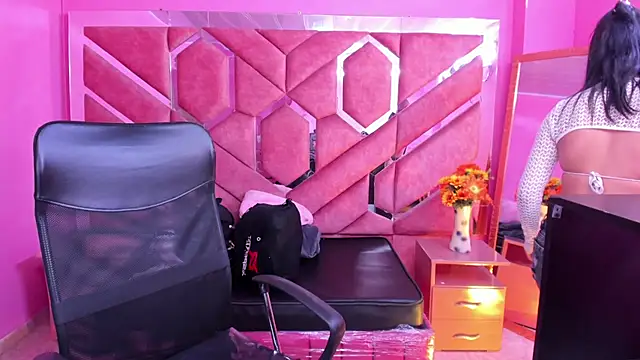 Miaa Thopmson online show from March 27, 11:16 pm