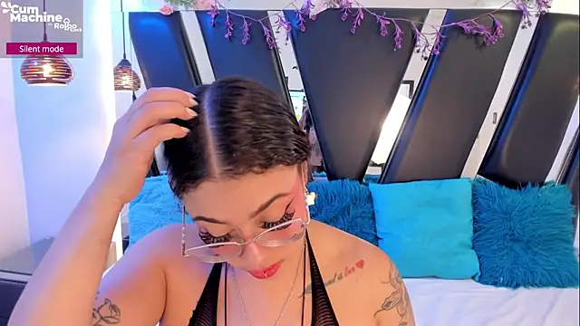 antonelllepiercee online show from April 5, 12:04 pm