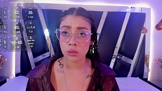 antonelllepiercee online show from September 18, 11:31 am