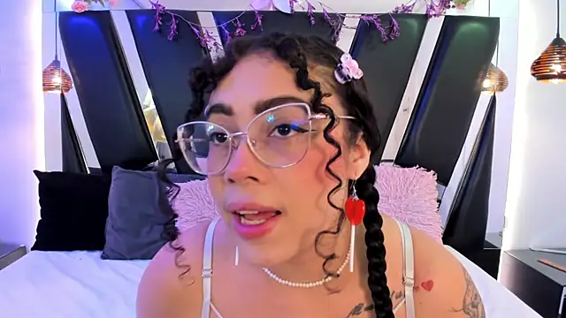 antonelllepiercee online show from February 3, 11:26 am