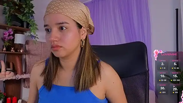 emilyrouxe online show from December 14, 3:40 pm