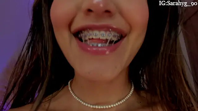 sara gwen online show from March 5, 1:23 am