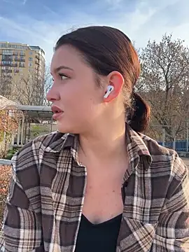 KikiWatson online show from November 21, 7:10 am