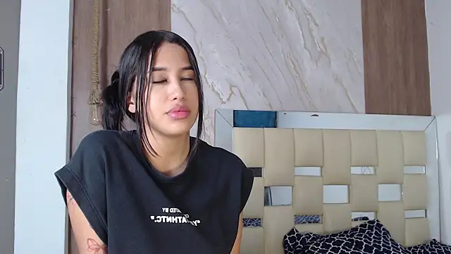 hera divine online show from April 6, 6:20 pm