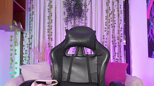 HannaRhodes online show from January 9, 1:37 pm