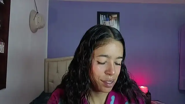 stephania t online show from April 8, 4:09 pm