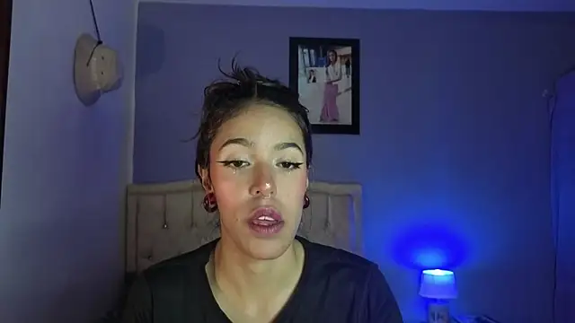 stephania t online show from April 11, 7:50 pm