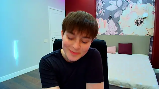 EmiliaYours online show from April 6, 2:29 pm