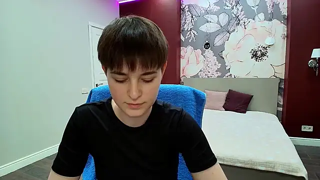 EmiliaYours online show from March 23, 4:02 pm