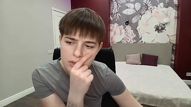 EmiliaYours online show from March 15, 3:47 pm