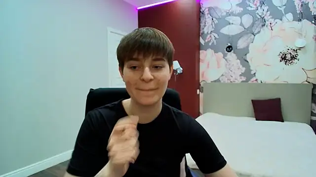 EmiliaYours online show from April 7, 2:30 pm