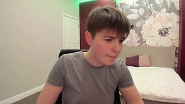 EmiliaYours online show from October 18, 2:09 pm