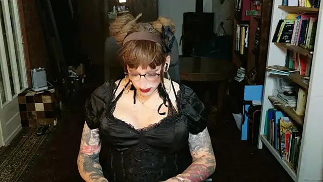 Snapshot of MaxiEmily chatting on September 21, 12:31 am MaxiEmily online show from September 21, 12:31 am