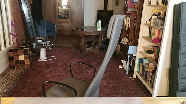 Snapshot of MaxiEmily chatting on October 5, 2:05 am MaxiEmily online show from October 5, 2:05 am