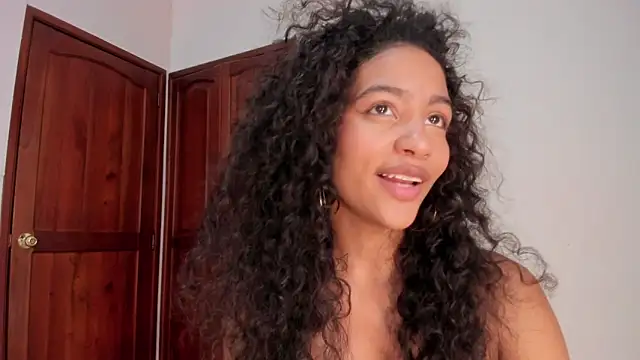 AntonellaHall  online show from March 28, 7:02 pm