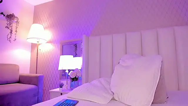 SophiaSmiiths  online show from March 7, 3:35 am