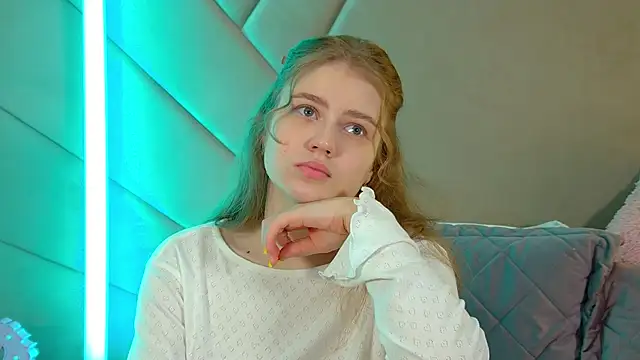 SelinSwarovski online show from March 1, 5:45 pm