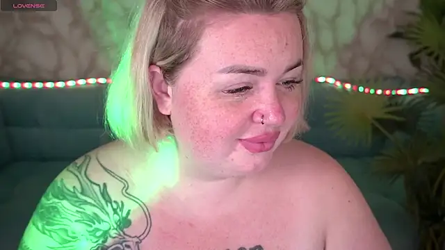 ZaraReignn online show from October 16, 9:45 am