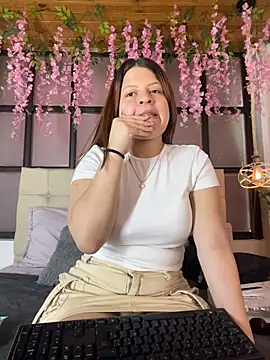 ShyVibes  online show from October 27, 6:57 pm