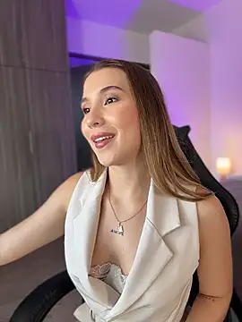 SophieRaily  online show from January 7, 8:56 pm