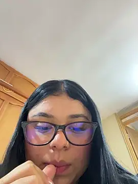 alissonfernandez  online show from October 18, 4:32 pm