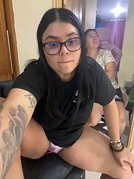 alissonfernandez  online show from October 5, 1:10 am