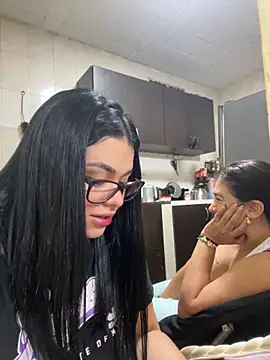 alissonfernandez  online show from October 4, 12:49 am