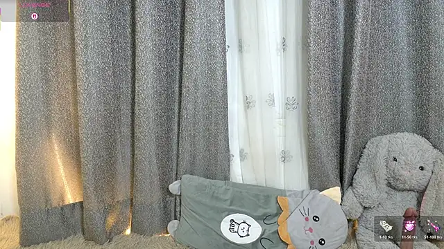 petite paola online show from December 19, 11:30 pm