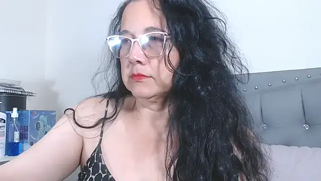 maturepriscila online show from November 19, 10:21 pm