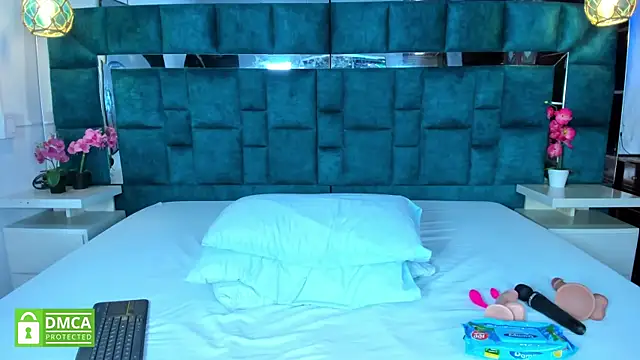 valtira nova online show from January 15, 7:20 pm