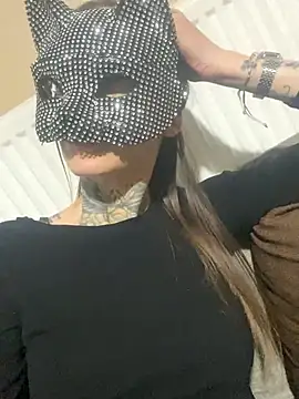 liloucamchaudee online show from November 21, 8:44 pm