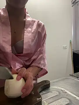 Aaliyah Salma online show from March 29, 6:18 pm