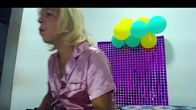 blondebitchlitle online show from March 18, 2:49 am