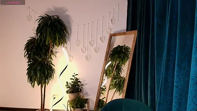 Evacadooo online show from April 16, 2:34 am