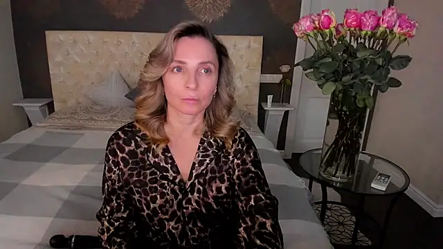 Snapshot of AllisonWilliams chatting on October 17, 6:00 pm AllisonWilliams online show from October 17, 6:00 pm