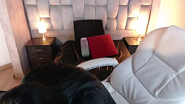 honney dark online show from February 20, 11:23 am