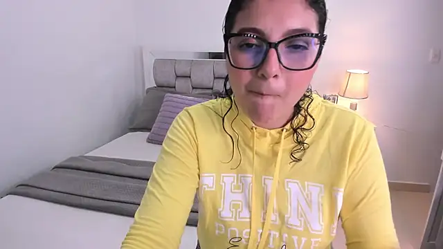 Camilaa bueno online show from April 8, 11:18 pm