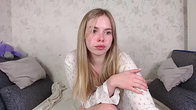 sofiaa here online show from April 13, 12:12 am