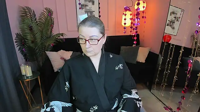 AlexandraKind online show from February 21, 1:45 pm