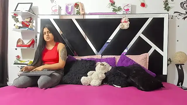Snapshot of abby_eemily chatting on September 15, 12:13 pm abby eemily online show from September 15, 12:13 pm