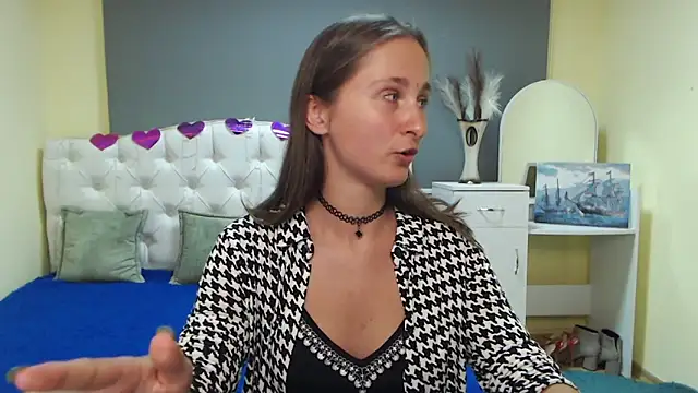Snapshot of MichelLeee chatting on September 10, 1:44 pm MichelLeee online show from September 10, 1:44 pm