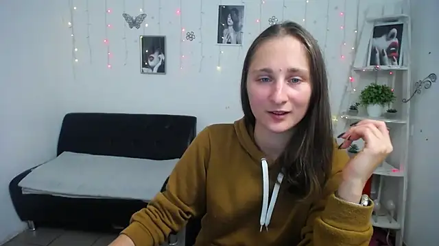 Snapshot of MichelLeee chatting on October 10, 11:48 am MichelLeee online show from October 10, 11:48 am