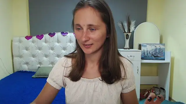 Snapshot of MichelLeee chatting on September 22, 11:08 am MichelLeee online show from September 22, 11:08 am