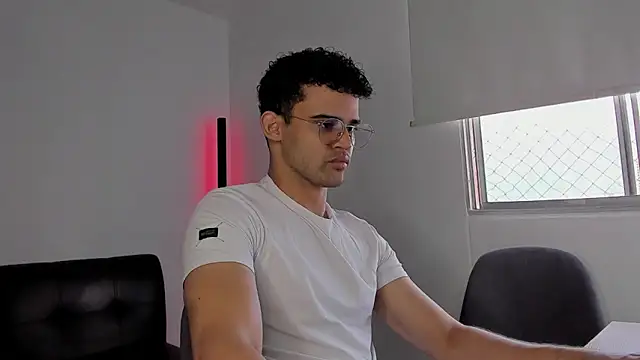 Snapshot of andrewChris_ chatting on September 30, 8:57 pm andrewChris  online show from September 30, 8:57 pm