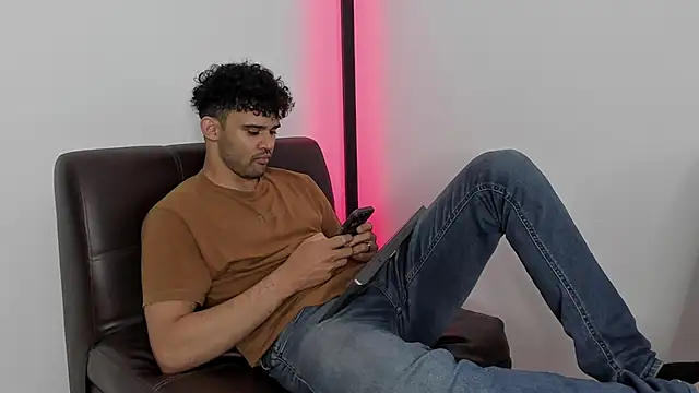 Snapshot of andrewChris_ chatting on September 18, 12:42 am andrewChris  online show from September 18, 12:42 am