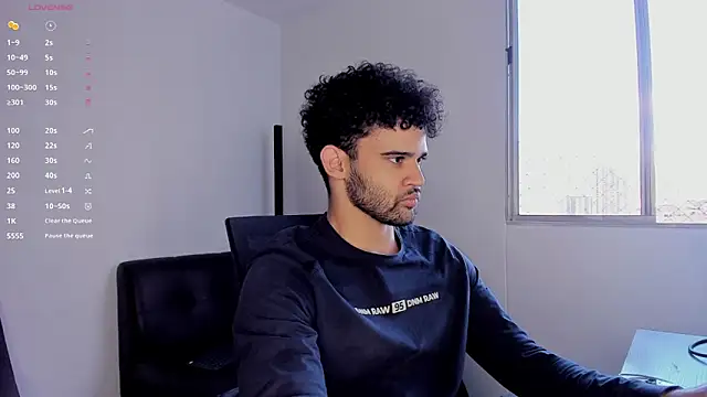 Snapshot of andrewChris_ chatting on October 29, 8:33 pm andrewChris  online show from October 29, 8:33 pm