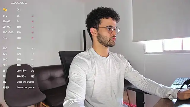 Snapshot of andrewChris_ chatting on October 31, 8:35 pm andrewChris  online show from October 31, 8:35 pm