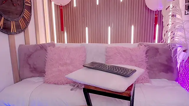 Aniie Doll online show from January 13, 8:57 pm